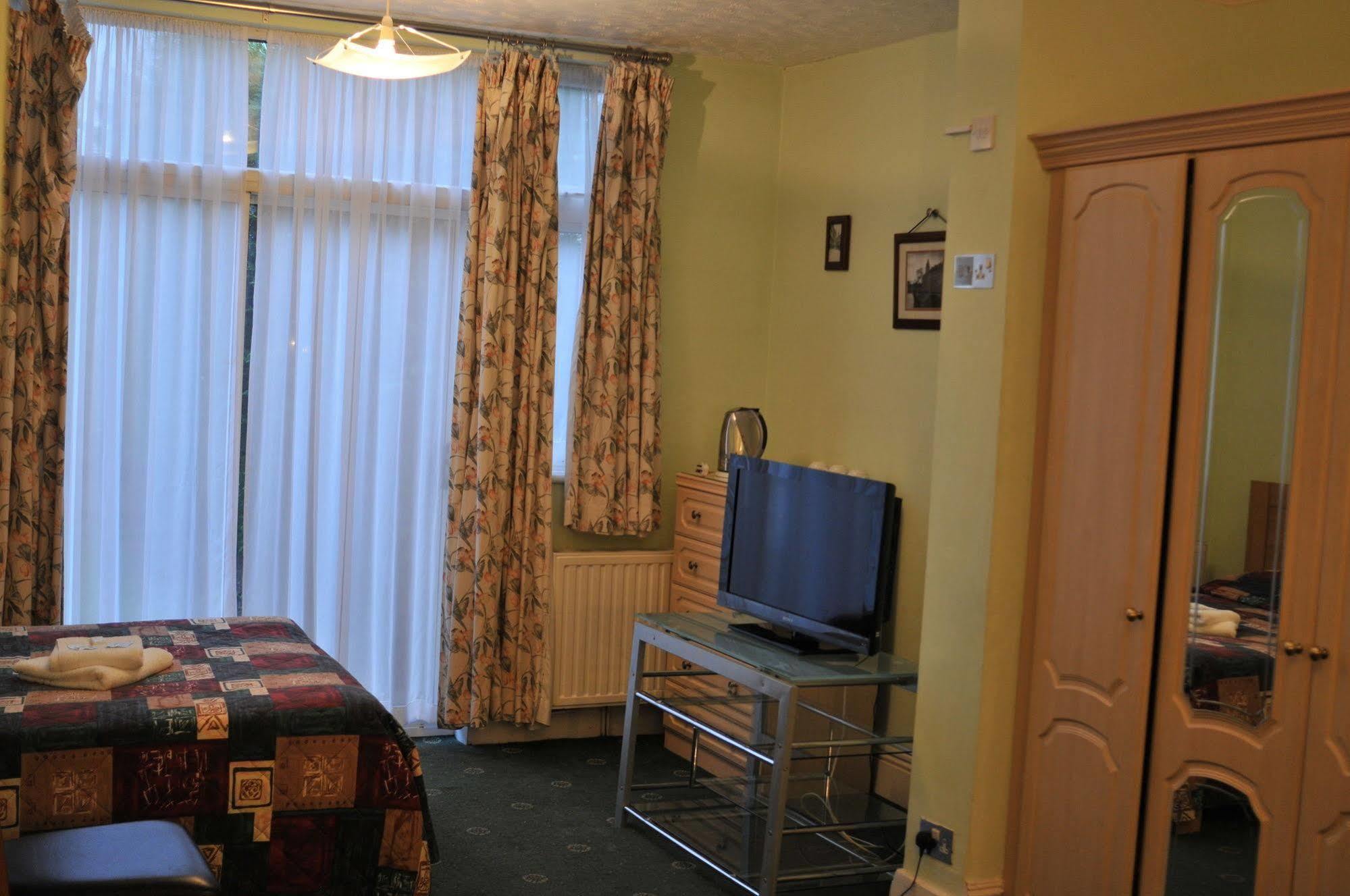 Oyo Ridgeway Hotel Chingford Extérieur photo