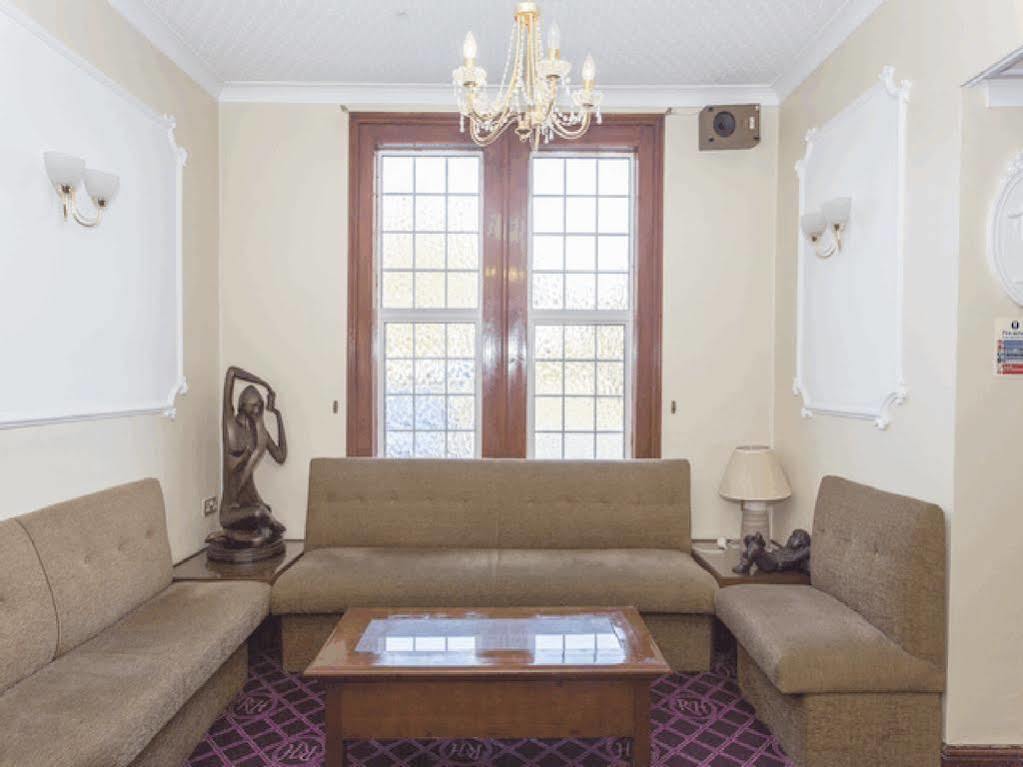 Oyo Ridgeway Hotel Chingford Extérieur photo